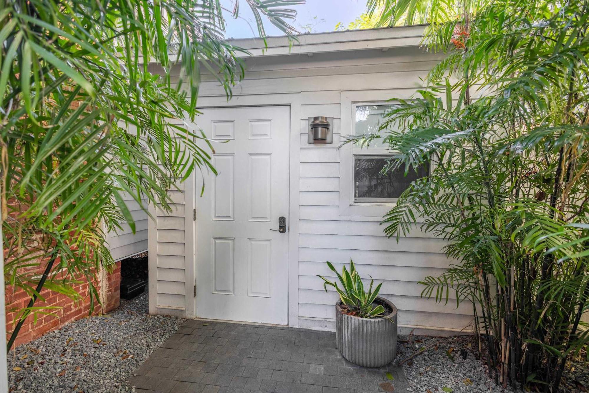 Takeover At The Grand Maloney Key West Exterior foto